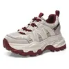 Tênis Esportivo Feminino 2026 Outono Novo Estilo Sapatos Femininos Couro com Strass Superfície Sapatos Casuais Sola Grossa Aumento Oculto de Altura Sapatos Pai