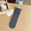 26 pares de meias para outono e inverno, retrô, absorventes de suor, respiráveis, meias de cano médio, cor sólida, versáteis, estilo ins, meias largas, meias de cano médio sem costura