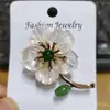 Broche, Corsage de Nicho de Alto Padrão, Luxo Acessível, Flor de Concha, Alfinete de Roupa, Fivela de Lenço de Seda, Acessórios de Casaco com Pérolas Atacado