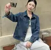 Jaqueta Jeans Curta Retro com Gola Reversível para Mulheres, Novo Estilo Outono 2026, Caimento Solto, Emagrecedora, Jaqueta Versátil para Mulheres Baixas
