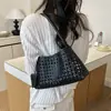 Bolsa de Mão Feminina Trançada 2026 Vazada Tendência Verão Moda Bolsa de Ombro Nova Estilo Nicho para Mulheres