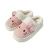 Pantuflas de algodón para niños con suela gruesa y diseño lindo de gato, estilo a juego para padres e hijos, adecuadas para usar en exteriores, nueva colección de invierno, cálidas y acogedoras para uso en casa, disponibles para venta al por mayor