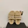 Las modernas zapatillas de hada de estilo coreano con suela plana para mujer, con forro suave de felpa y diseño de hebilla, son un artículo muy popular para las temporadas de otoño e invierno 2026.