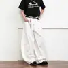 Jeans branco retro americano com barra curva para homens, primavera e outono, design high street, corte solto, modelador, calça pantalona fluida
