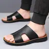 Chinelos Masculinos de Couro Puramente Feitos à Mão para Uso Externo no Verão, Antiderrapantes, Chinelos Simples, Couro Macio, Solado Macio, Couro Genuíno, Chinelos Masculinos de Couro Integral