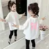 Camiseta de Manga Longa para Meninas, Moda Fashionável Primavera 2026, Top 100% Algodão para Menininhas, Camiseta Básica Infantil, Roupa de Primavera