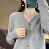 Cardigã curto de tricô novo estilo com decote V para primavera e outono, malha de veludo Andy, cardigã fino liso feminino no atacado