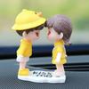 Celebriedade da Internet Enfeites de Carro Atacado Carro Acessórios de Carro Boneca Casal Fofo Beijo Decoração de Carro Elétrico Enfeites