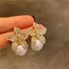 Brincos de Pérola Flor Francesa Femininos Totalmente Diamantados de Alto Padrão Luxo Leve Nicho Único Brincos Pendentes Temperamento Exagerado Brincos de Tarraxa Joias para Orelha