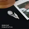 Broche de Camélia Europeu e Americano Elegante Fashion Retrô com Esmalte Gotejado Alto Padrão Luxo Leve Versátil Acessório de Broche de Alto Padrão