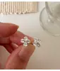 Pendientes de botón de plata de ley S925 con trébol de cuatro hojas y circonita para mujer, súper brillantes, simples, de alta gama, diseño de nicho pequeño, accesorios de pendientes individuales de moda