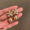 Brincos de Flor de Zircônia e Pérola Estilo Coreano Modernos e Delicados Brincos Personalizados Nicho High-End para Mulheres Atacado