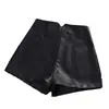 Calças de Couro PU Novas Outono/Inverno 2025 Versátil Emagrecedora Cintura Alta Shorts de Couro Pretos Roupa Exterior Feminina Calças Booty de Perna Larga