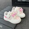 Zapatos Planos Dulces con Lazo para Niñas 2026 Otoño Nuevos Zapatos Deportivos Infantiles Colgante de Perla Zapatos Individuales para Estudiantes Niñas Modernos