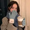 Guantes a juego de invierno gruesos cálidos de felpa con doble pantalla táctil para dedos tejidos guantes de invierno para mujer lindos para montar