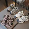 Tênis de malha infantil, nova coleção primavera/outono 2026: tênis robustos para meninos, tênis de corrida para meninas e sapatos casuais de caminhada para estudantes