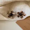 Pendientes Geométricos de Flor de Resina Transfronterizos Europeos y Americanos Otoplastias Maillard Otoño e Invierno Diseño Nicho de Gama Alta Joyería para Orejas Venta al por Mayor
