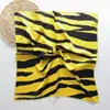 Lenço Quadrado Pequeno de Seda Simulada, Lenço de Cabelo, Lenço Decorativo para Camisa, Listras Geométricas, Lenço de Seda Versátil, Lenço Estampado para Roupa de Trabalho
