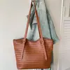 Bolsa de palha trançada retrô para mulheres, nova coleção de outono 2026, design de alta qualidade, grande capacidade, adequada para o dia a dia, pode ser carregada como bolsa de ombro ou bolsa de mão, ou usada sob o braço