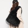 Bolso de felpa para axilas, nuevo estilo de invierno transfronterizo europeo y americano de 2024, bolso esponjoso personalizado de gran capacidad, bolso de hombro de pelo largo para mujer