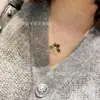 Fanjia Oro de 18 Quilates Color Chapado Pétalos de Trébol Llenos de Diamantes Cadena para Clavícula de Trébol Colgante de Flor Única Anillo de Nicho de Flor