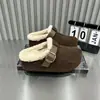 Sapatos Birkenstock Estilo Europeu com Solado Grosso para Aumento de Altura para Mulheres, Novo Modelo de Inverno 2026, Couro Camurça com Forro de Lã, Tamancos Quentes à Prova de Neve