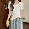 Comercio exterior al por mayor verano rosa cuello en V manga corta camiseta diseño femenino nicho cintura plisada abertura irregular top