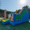 Gol de Futebol Inflável Xadrez Vermelho e Branco com Trampolim e Estampa Completa de Jogador, Instalação Esportiva em Larga Escala para Instituições de Treinamento