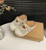 Zapatos Birkenstock Versátiles de Nuevo Diseño de Lazo Anudado Verano 2026 Estilo Coreano Moda Femenina Chanclas de Punta Cerrada con Suela Gruesa para Mujer