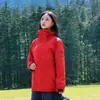 Chaqueta exterior para mujer estilo Luotuo 2026 nueva tres en uno resistente al viento e impermeable ropa de trabajo chaqueta personalizada estilo hombre
