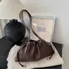 Nova bolsa de palha trançada com cordão plissado para mulheres, bolsa nuvem da moda, bolsa de ombro clássica de couro genuíno de alta qualidade, bolsa para o dia a dia