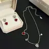 Collar de Oso Corazón de Red Velvet para Niña Dulce para Mujer, Diseño Único, Lindo y Versátil, Aretes de Aguja de Plata, Cadena para Clavícula