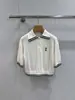 Camisa de Punto de Manga Corta con Cuello de Solapa Corta, Rayas de Color Contrastante, Microetiqueta, Estilo Universitario Simple, Nuevo Estilo Verano 2025, Nanyou Miu, para Mujer