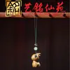 Colgante para teléfono móvil de ciervo de sándalo, llavero de ciervo lindo para coche, accesorio de madera para teléfono móvil, llavero lindo para hombres y mujeres