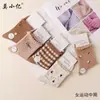 Novas meias de outono e inverno até a panturrilha para mulheres, com estilo preppy, design sem costura, material de algodão respirável e estampas de letras da moda, disponíveis para atacado