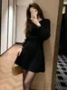 Vestido suéter de punto grueso simple estilo coreano Hong Kong inspirado en Hepburn para mujer, vestido negro básico para otoño e invierno