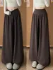 Calça de arroz glutinoso cor de café para mulheres, nova para o outono, cintura alta, justa, plissada, com caimento solto para pessoas baixas, calça tipo lanterna botão