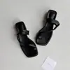 Primeiro Encontro com as Sandálias Abertas de Estilo Coreano para Mulheres, Sapatos Casuais Planos Pretos com uma Vibe Suave e Preguiçosa