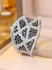 Anillo de Lujo Ligero Ancho con Estampado de Leopardo Incrustaciones de Diamante Personalidad Alto Nivel Anillo de Dedo Completamente Diamantado Circonia Negra y Blanca