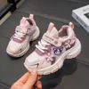 Tênis Esportivo Feminino Solado Macio 2026 Primavera Novo Malha Kuromi Tênis Pai Antiderrapante Fashionável Sapatos Infantis Versátil