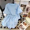 Conjunto de Roupas Esportivas para Corrida Feminino da Amazon, Novo Estilo de Verão, Conjunto de Duas Peças com Camiseta de Manga Curta Estampada Solta e Shorts de Perna Larga para Estudantes
