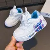 2026 Novos Sapatos Infantis de Primavera/Outono para Meninos e Meninas, Tênis Casuais Infantis com Desenhos, Cano Baixo, Sapatos Brancos, Tênis Esportivos Simples