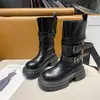 Otoño 2026 nuevo estilo casual para aumentar altura, delgados, de suela gruesa, versátiles, adelgazantes, súper populares, botines de media pantorrilla para mujer estilo Martin con hebilla de cinturón