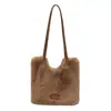 Nueva bolsa de felpa transfronteriza de otoño e invierno, bolsa de mano de gran capacidad para mujer, adecuada para el trabajo y los desplazamientos, bolso de mano peludo de un solo hombro