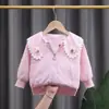 Fabricante Mayorista de Chaquetas de Una Pieza para Niños de Primavera y Otoño Cárdigan con Solapa de Conejo y Flor Estéreo para Niñas Ropa de Abrigo de Manga Larga