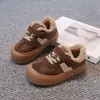 Zapatos de Algodón para Niños 2025 Otoño e Invierno Forrados de Felpa Nuevos Zapatos Deportivos para Niños Antideslizantes Zapatos para Niñas Bebé Suela Suave Cálidos