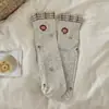 Meias de Urso de Desenho Animado Estilo Coreano Etiqueta de Tecido ins Listras Meias de Cano Médio com Micro-Pressão Laço de Renda Doce Meias Amontoadas