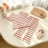 Conjunto de Dos Piezas para Niña de Verano a Rayas Estilo 2026: Elegante Top Elástico de Manga Corta con Volantes y Pantalones Delgados Acampanados