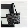 Bolsa de Algodão Leve 2026 Novo Estilo Bolsa de Ombro Único Feminina Bolsa de Mão Bolsa de Axila com Design de Capacidade Bolsa Tote para Comutação Venda por Atacado