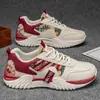 Sapatos Casuais Masculinos de Primavera Novos Leves Versáteis Pequenos Sapatos Brancos Masculinos Tênis de Corrida para Estudantes Sapatos Esportivos Estilo Masculino